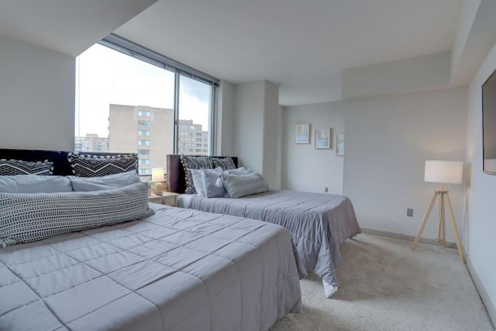 Wonderful 2Br Apartment At Crystal City Арлингтън Екстериор снимка