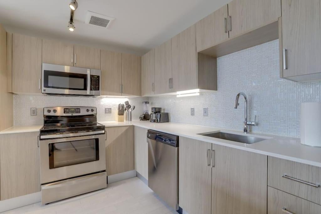 Wonderful 2Br Apartment At Crystal City Арлингтън Екстериор снимка